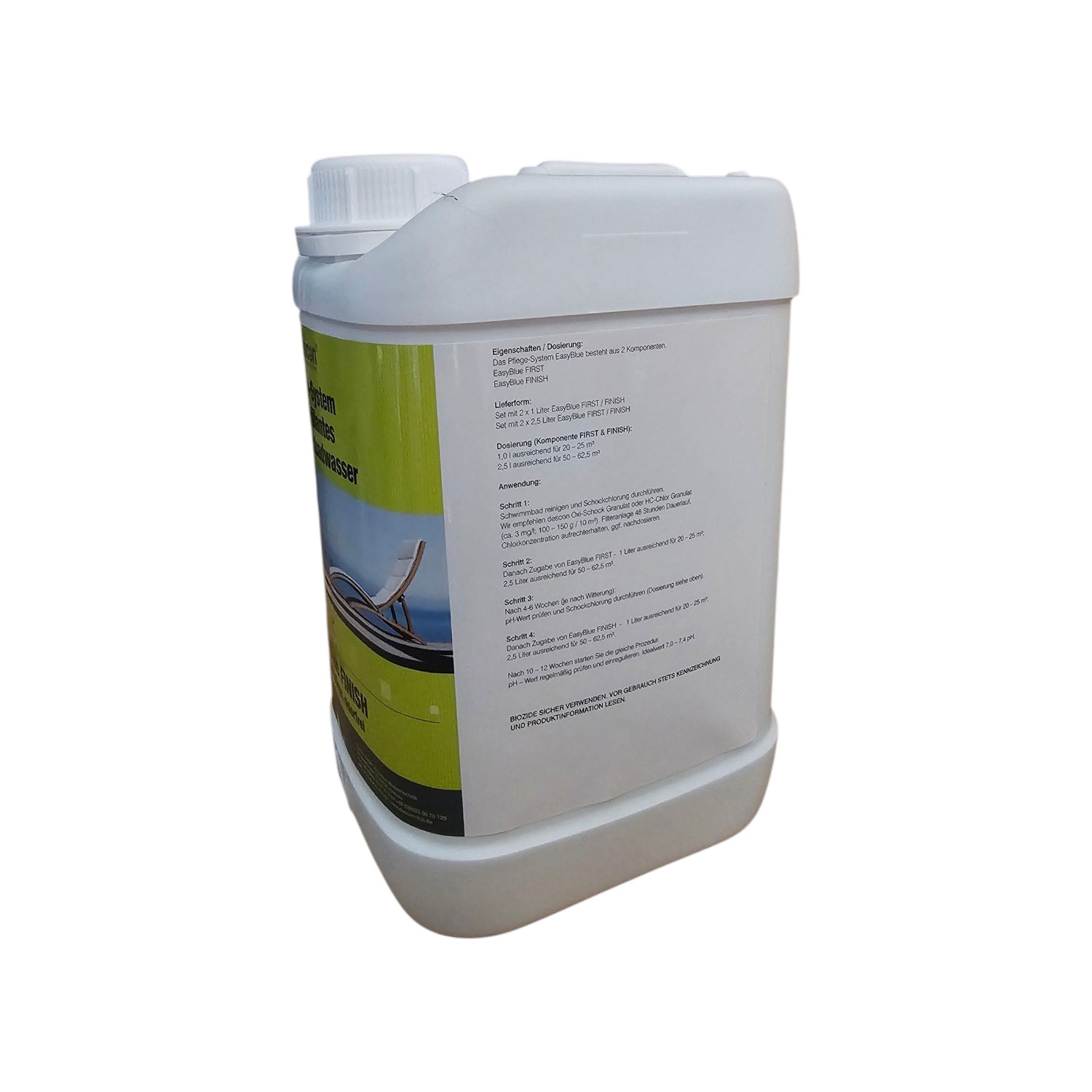 Weißer Kunststoffbehälter mit EasyBlue-Poolchemikalien mit Gebrauchsanweisungen und Komponenten.
