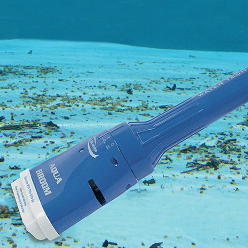 Pool Blaster Aqua Broom bei der Arbeit