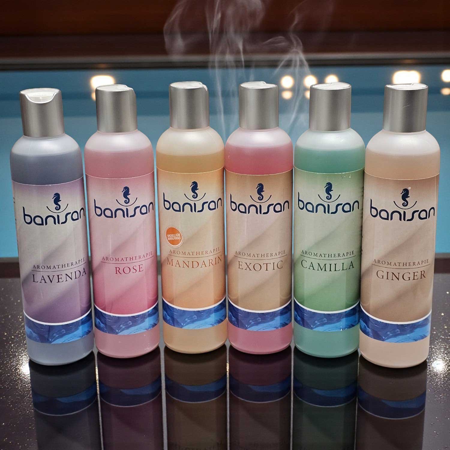 Das Bild zeigt sechs Banisan-Aromatherapieflaschen in verschiedenen Düften: Lavendel, Rose, Mandarine, Exotisch, Camilla und Ingwer.