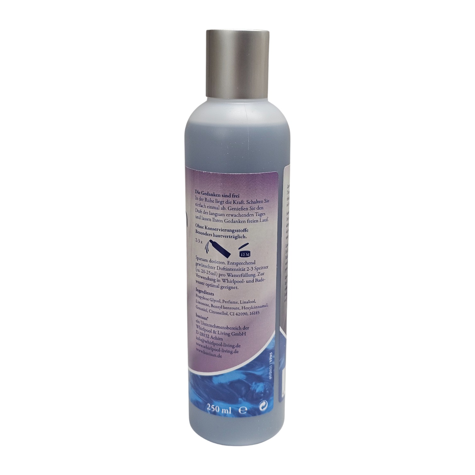 Eine 250-ml-Flasche mit silbernem Verschluss, die aromatische Badeessenz mit Informationen zu den Inhaltsstoffen enthält.